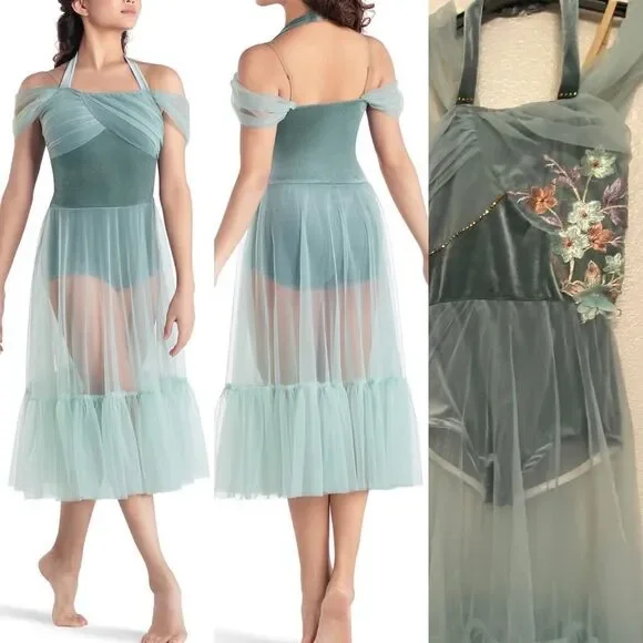 green emerald velvet dress Rosemary Clooney as Betty Haynes 1950s Green Velvet Dress White Christ –  LausenCrafts